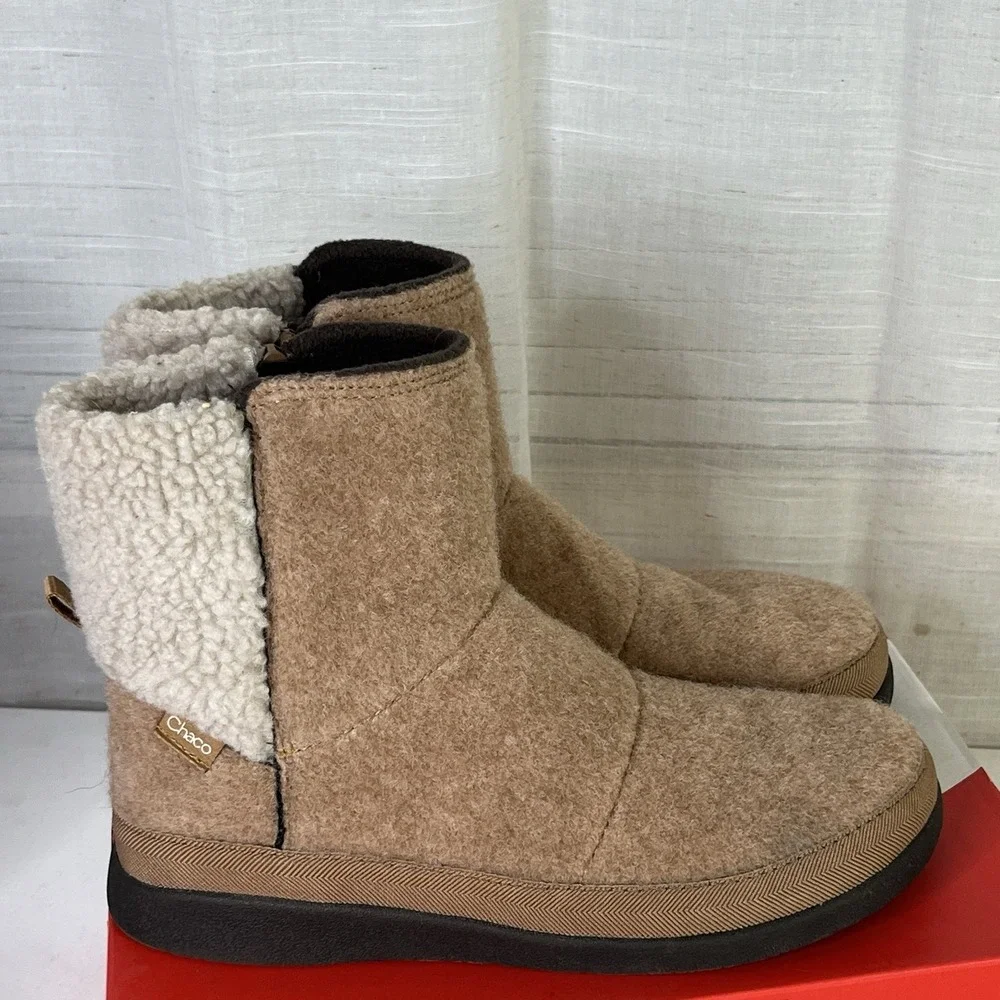 Chaco Revel Tall Fleece Boots Booties Womens‎ Size 6.5 Tan / Brown Side Zip EUC!